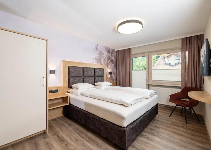 & Garni Knauer מאיירהופן