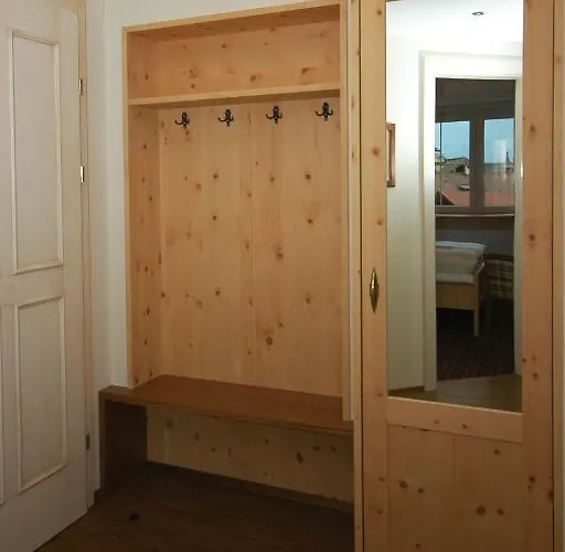 & Garni Knauer מאיירהופן