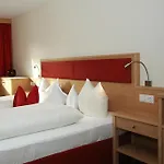 & Garni Knauer