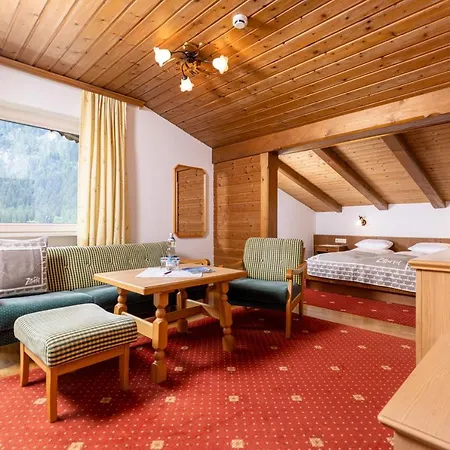 & Garni Knauer Szálloda Mayrhofen