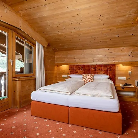 & Garni Knauer Szálloda Mayrhofen
