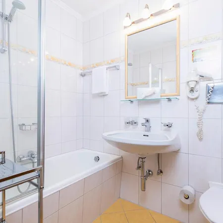 & Garni Knauer Hotel