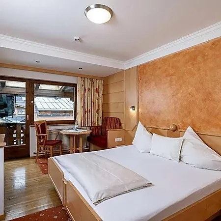& Garni Knauer Hotel 3*