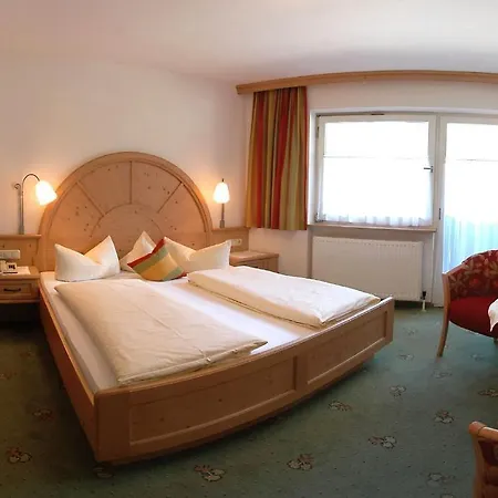 & Garni Knauer Szálloda Mayrhofen