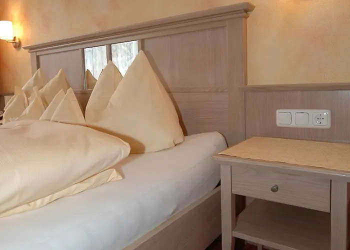 & Garni Knauer מאיירהופן