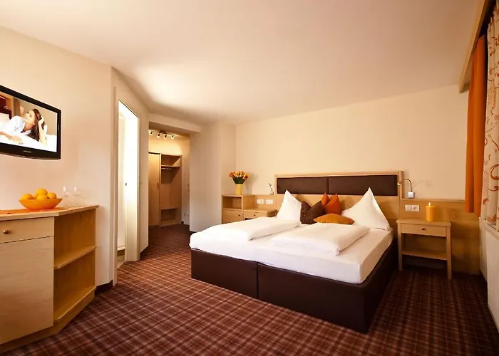 & Garni Knauer 3* מאיירהופן